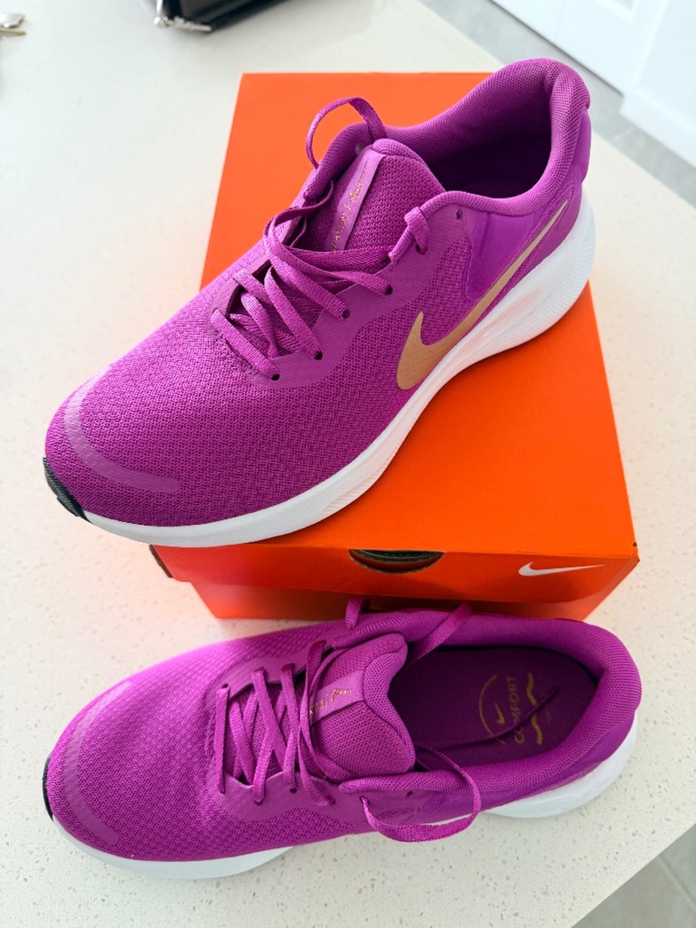 Nike Revolution 7 Hot Fushsia Bronze Running Sneakers